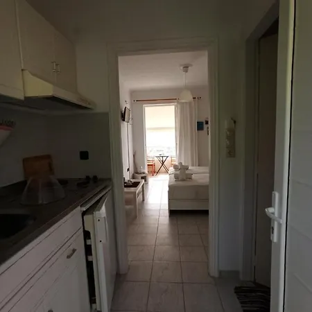 Heras Garden Apartman *